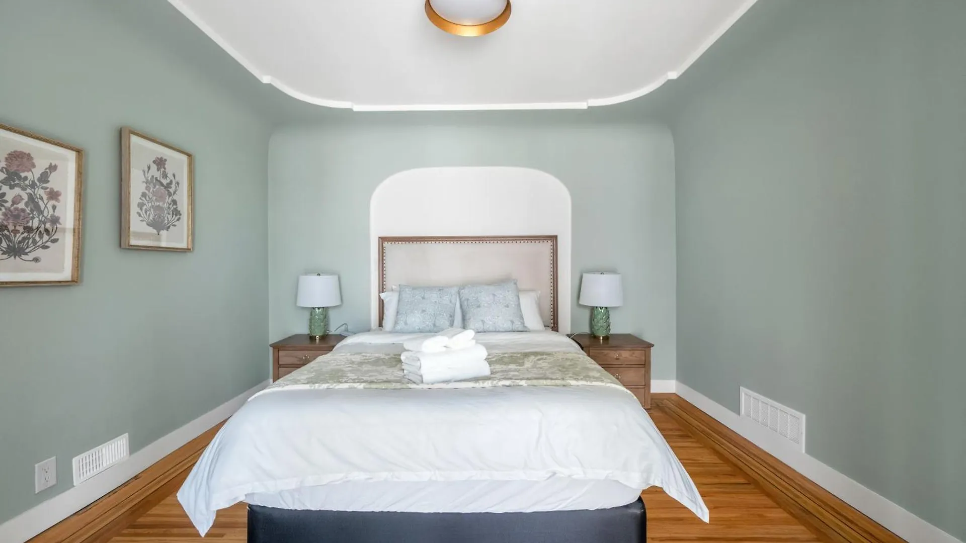 Serene Kerrisdale Retreat, Private Room With Shared Amenities Vancouver 0*,  Kanada
